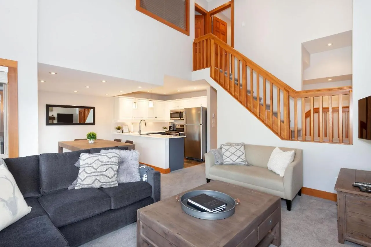 Holiday home Painted Cliff 25 | Family-Sized Ski-In, Ski-Out Townhome W/ Shared Hot Tub & Log Fire Whistler Canada