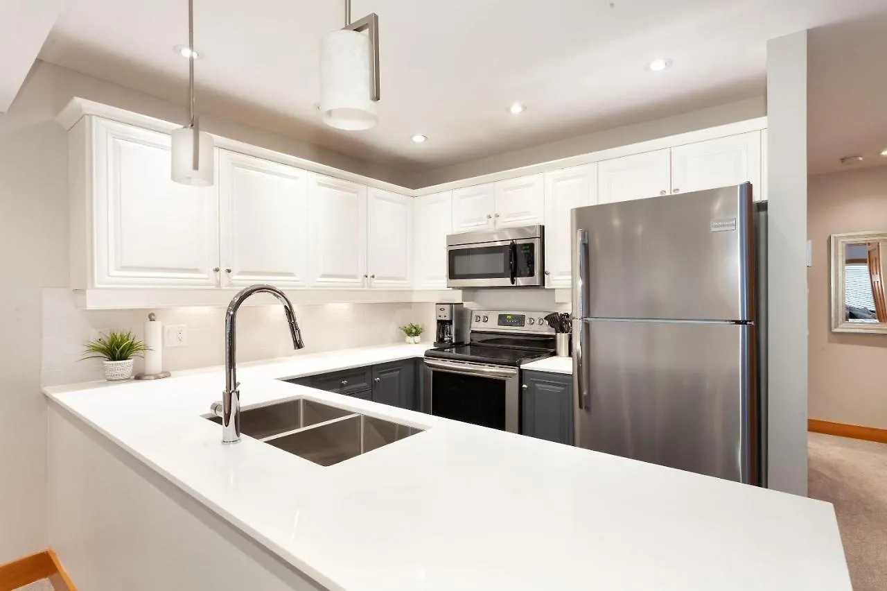 Holiday home Painted Cliff 25 | Family-Sized Ski-In, Ski-Out Townhome W/ Shared Hot Tub & Log Fire Whistler