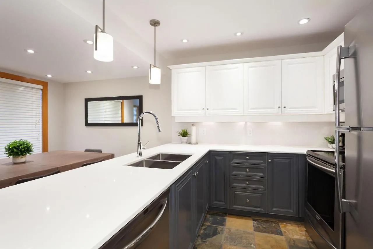 Holiday home Painted Cliff 25 | Family-Sized Ski-In, Ski-Out Townhome W/ Shared Hot Tub & Log Fire Whistler