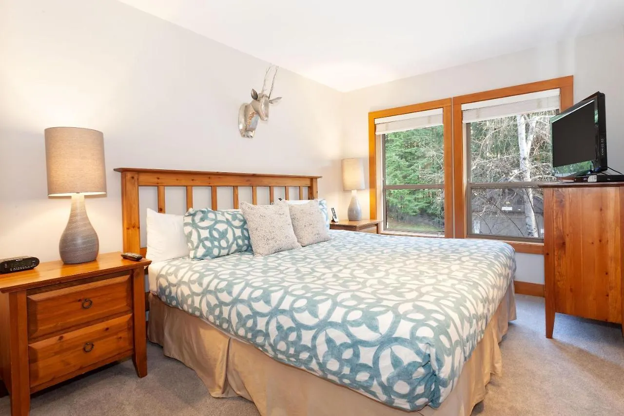 Painted Cliff 25 | Family-Sized Ski-In, Ski-Out Townhome W/ Shared Hot Tub & Log Fire Whistler 0*,